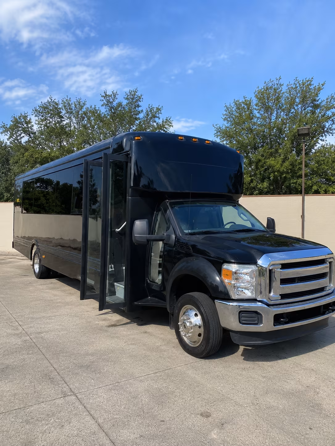 allentown 20 passenger party bus