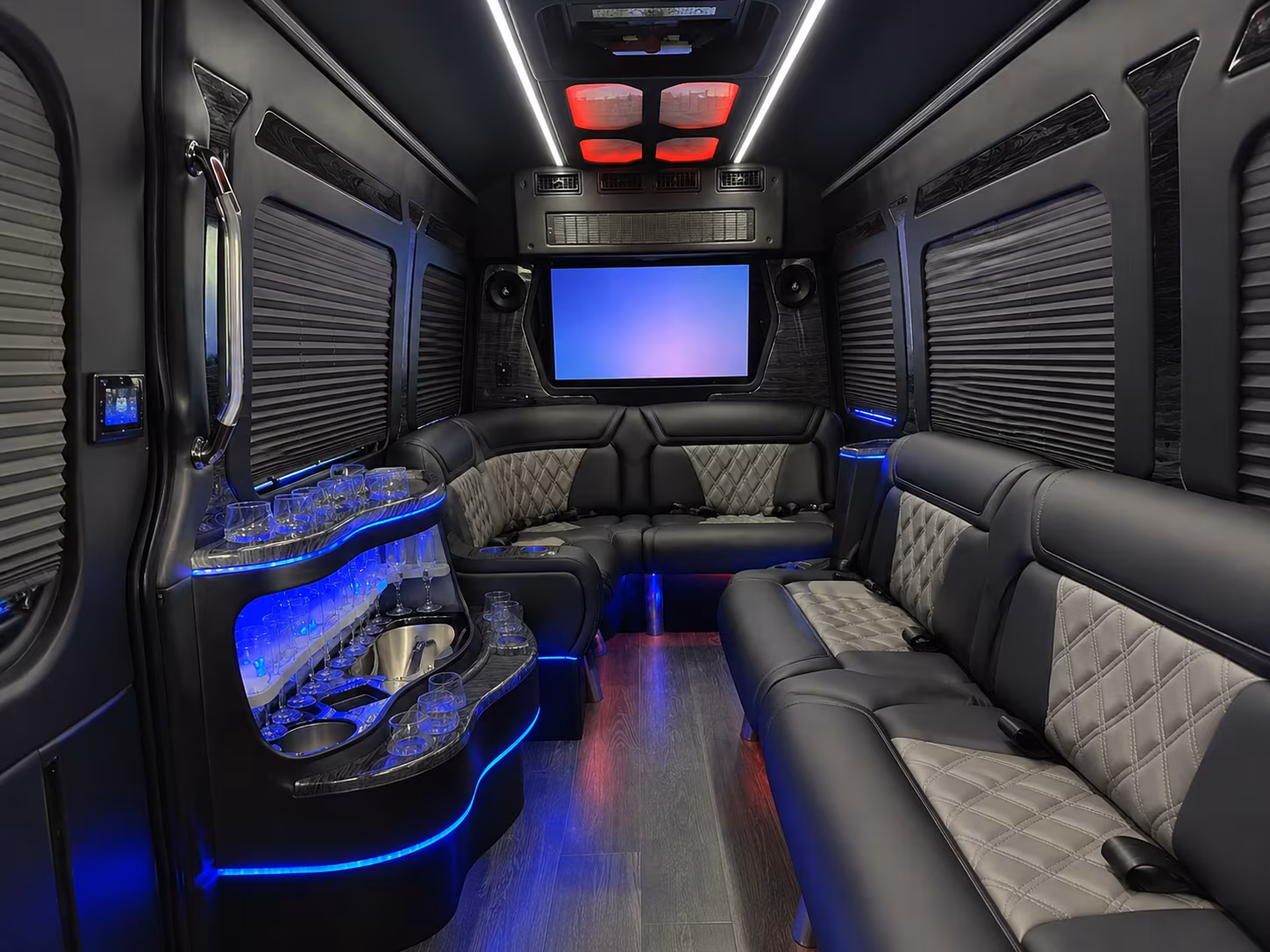 corporate and convention buses that keep your team on schedule